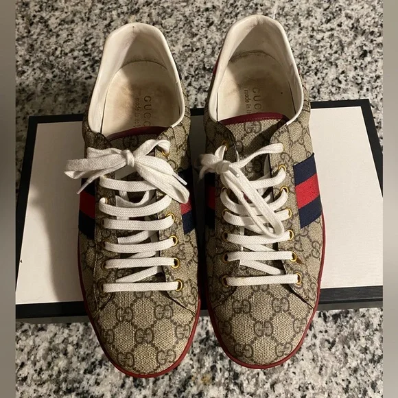 Gucci "New Ace" low-top sneaker in GG supreme canvas - Picture 3 of 12